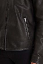 Black grain-textured cowhide jacket with detachable fur collar. - Image n°4