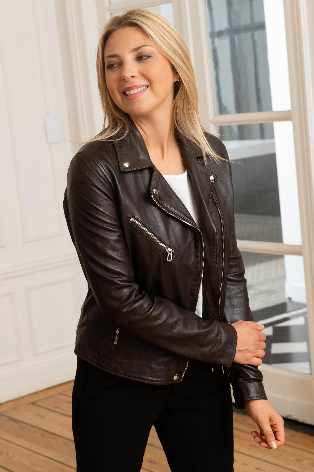 Dark brown lambskin biker jacket, vegetable-tanned, feminine cut. - Image n°1