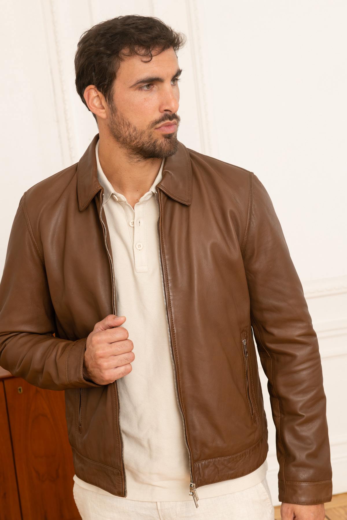 Tobacco sheep leather jacket, vintage rock edge, effortlessly stylish. - Image n°3