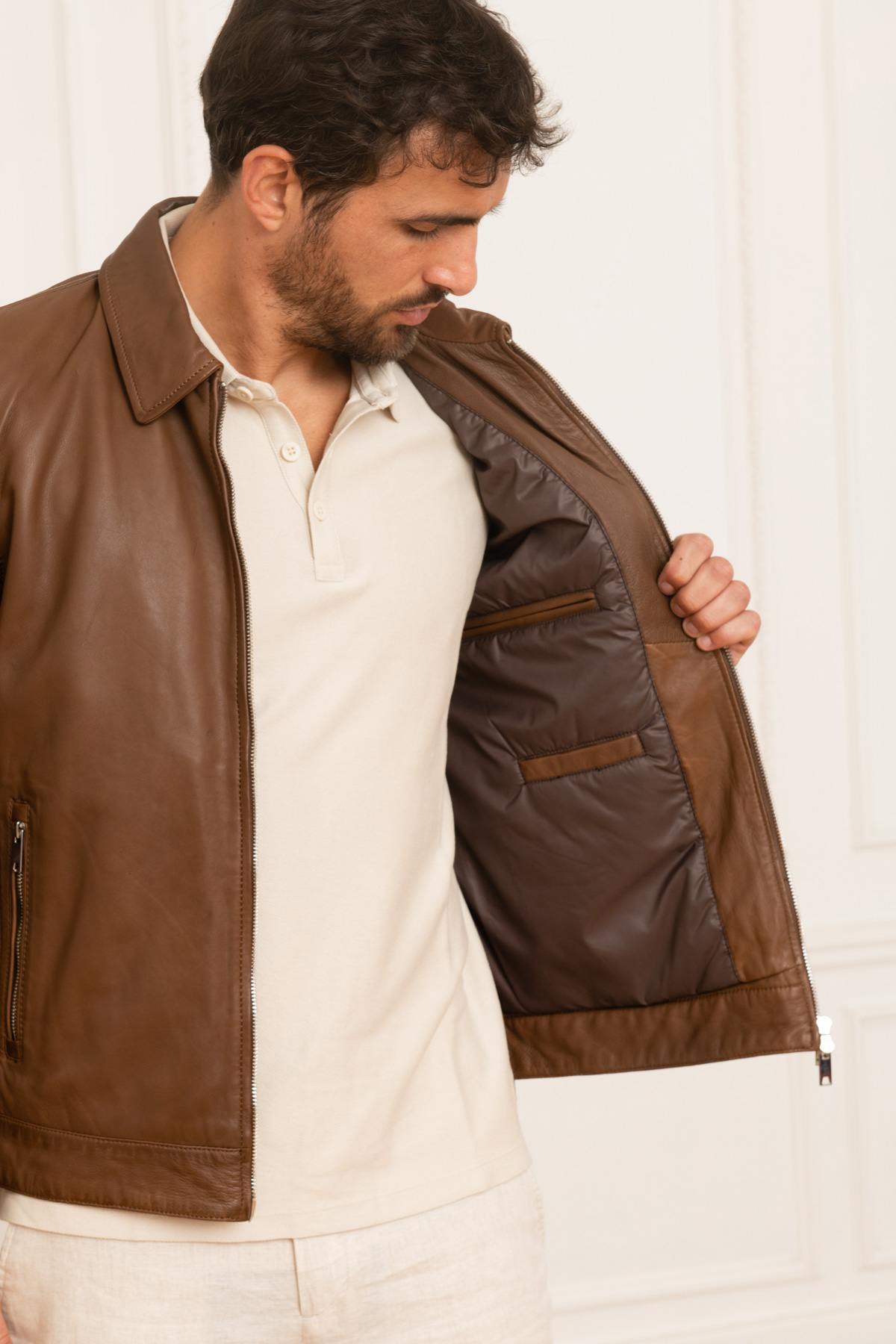 Tobacco sheep leather jacket, vintage rock edge, effortlessly stylish. - Image n°4