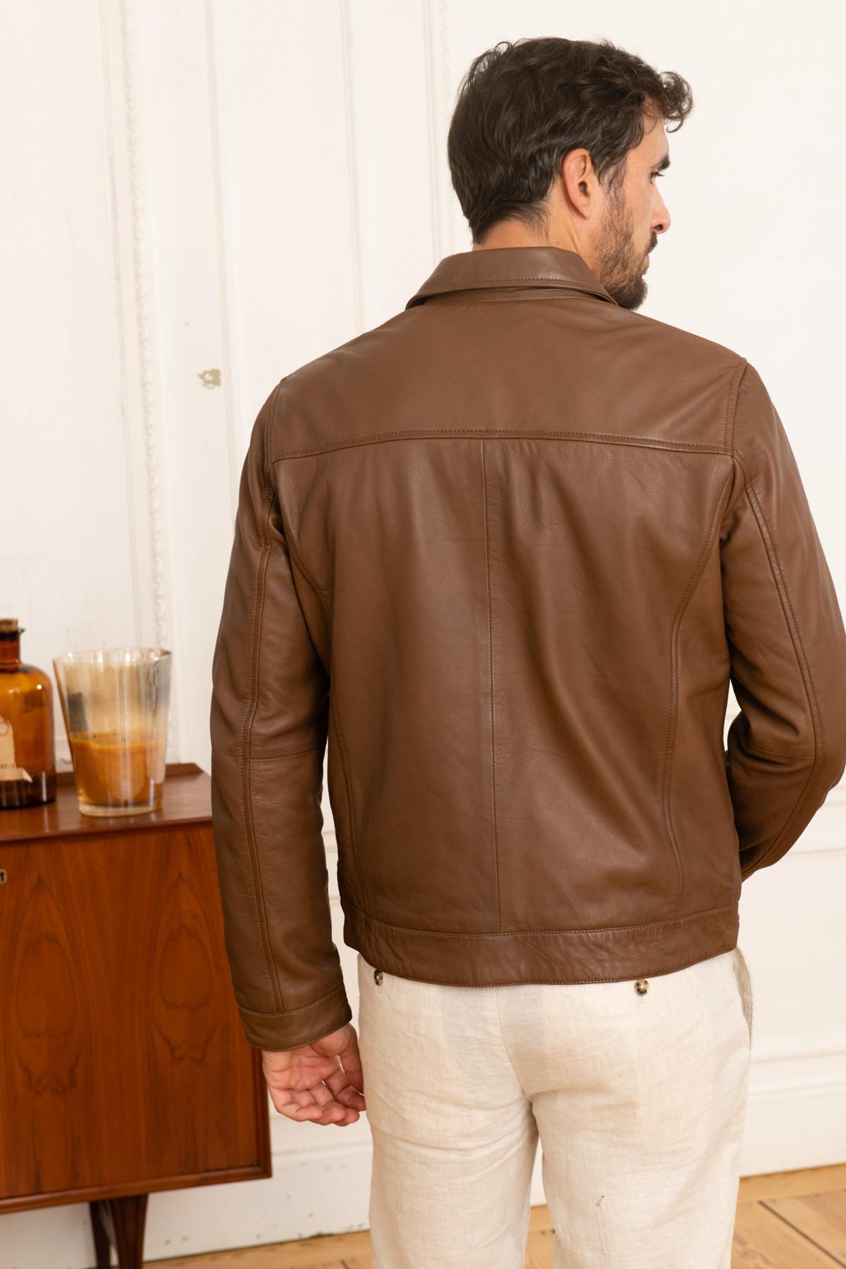 Tobacco sheep leather jacket, vintage rock edge, effortlessly stylish. - Image n°5