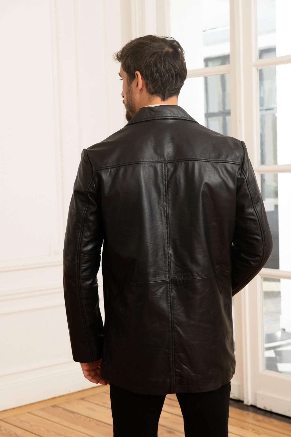 Schott's lambskin jacket: mid-length, buttoned, quilted for autumn. - Image n°5