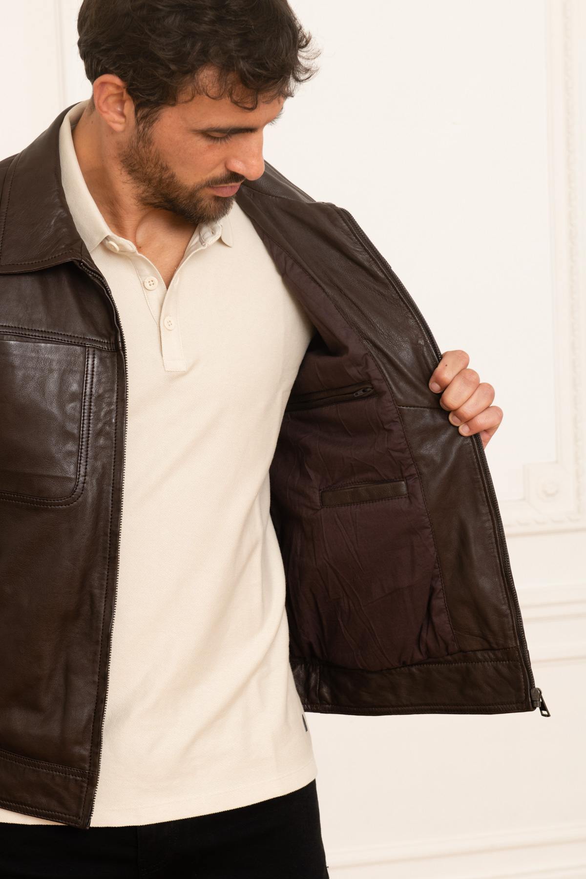A reddish-brown sheepskin jacket, shirt collar, built for every season. - Image n°4