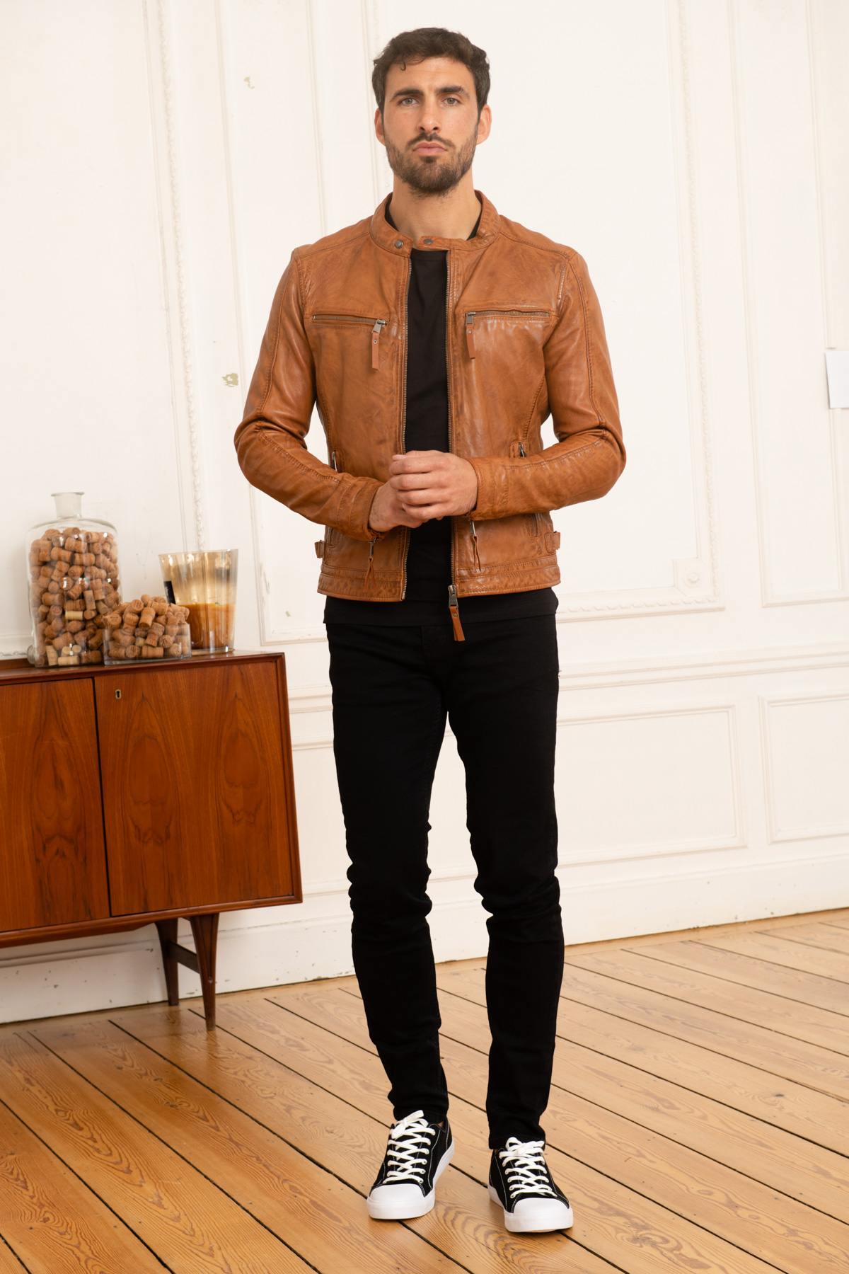 Cognac sheepskin jacket, skinny fit, moto-inspired and lightweight. - Image n°2