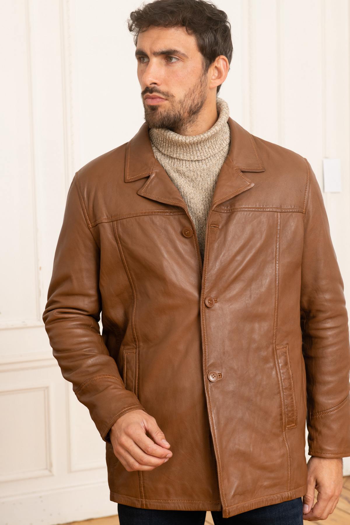 Mid-length oxblood sheepskin jacket, vintage-inspired and relaxed. - Image n°3