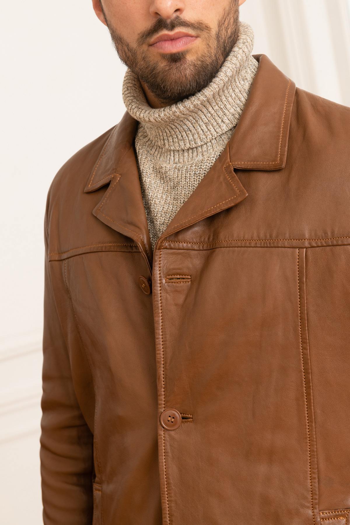 Mid-length oxblood sheepskin jacket, vintage-inspired and relaxed. - Image n°6