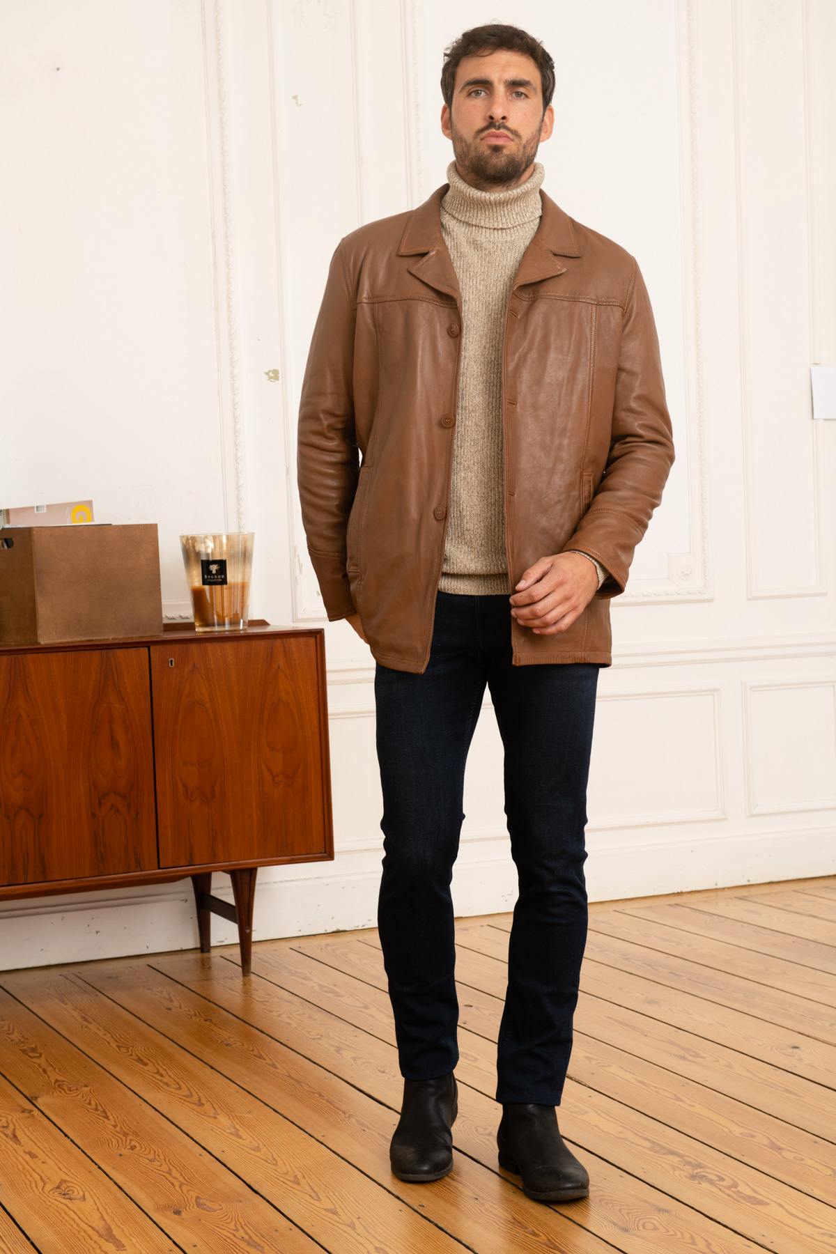 Mid-length oxblood sheepskin jacket, vintage-inspired and relaxed. - Image n°2