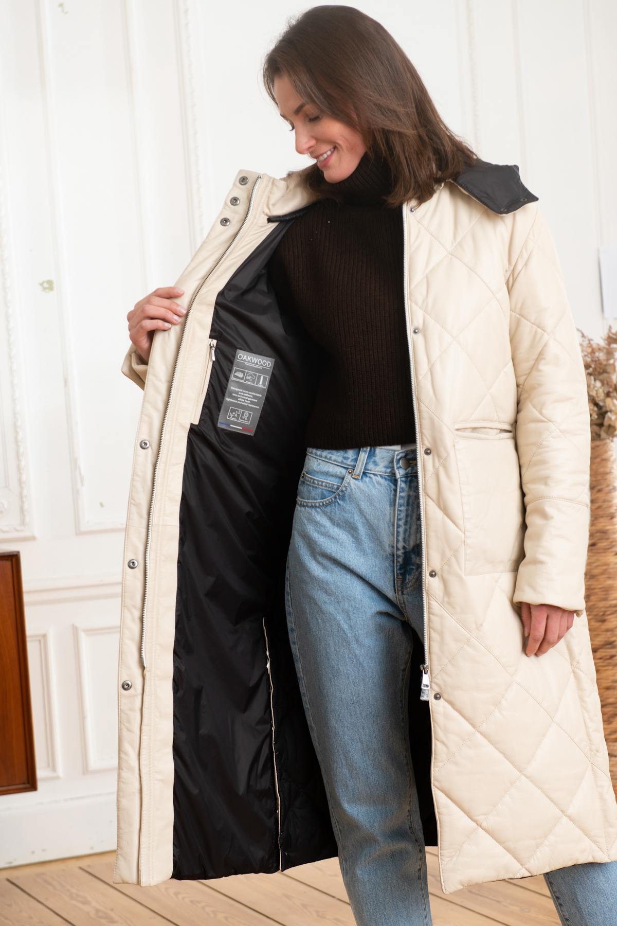 Beige sheepskin coat, extra-long and quilted. Warm, hooded, and soft. - Image n°4