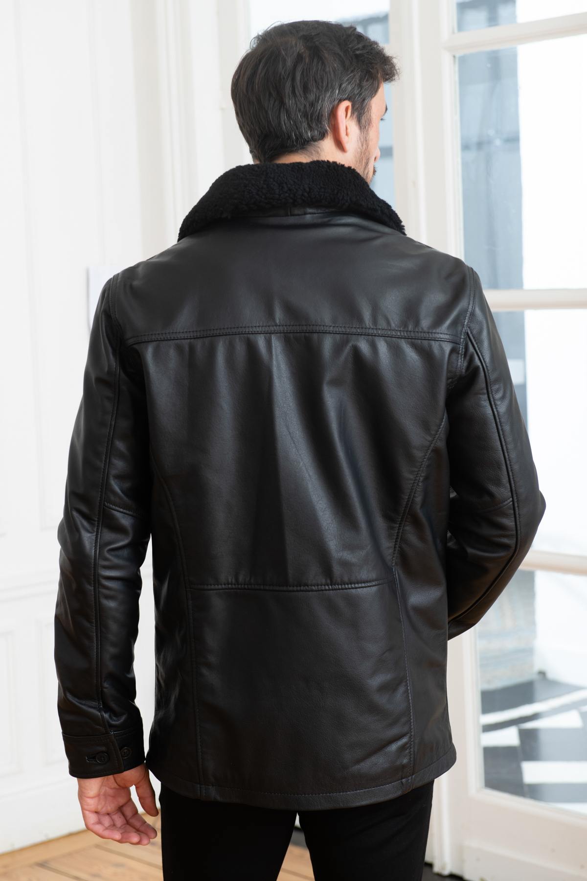 Schott NYC's black cowhide jacket, mid-thigh aviator fit. - Image n°5