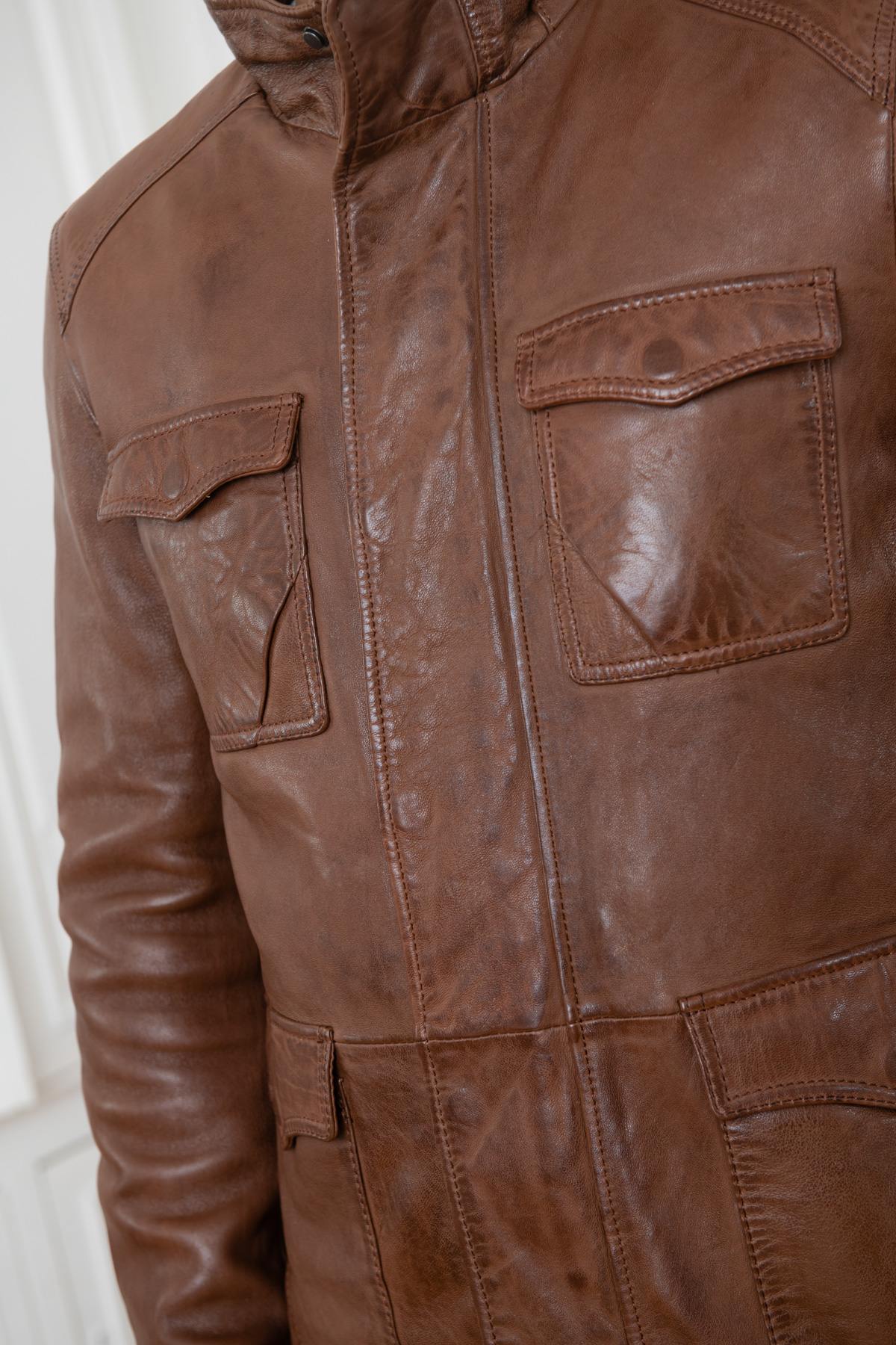 Rich brown sheepskin jacket with a straight cut and refined stitching. - Image n°6