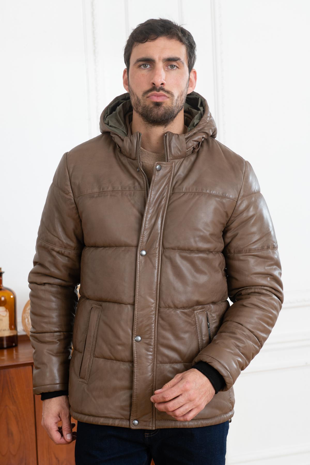 Maroon leather jacket by Oakwood: shearling and Thinsulate for warmth. - Image n°3