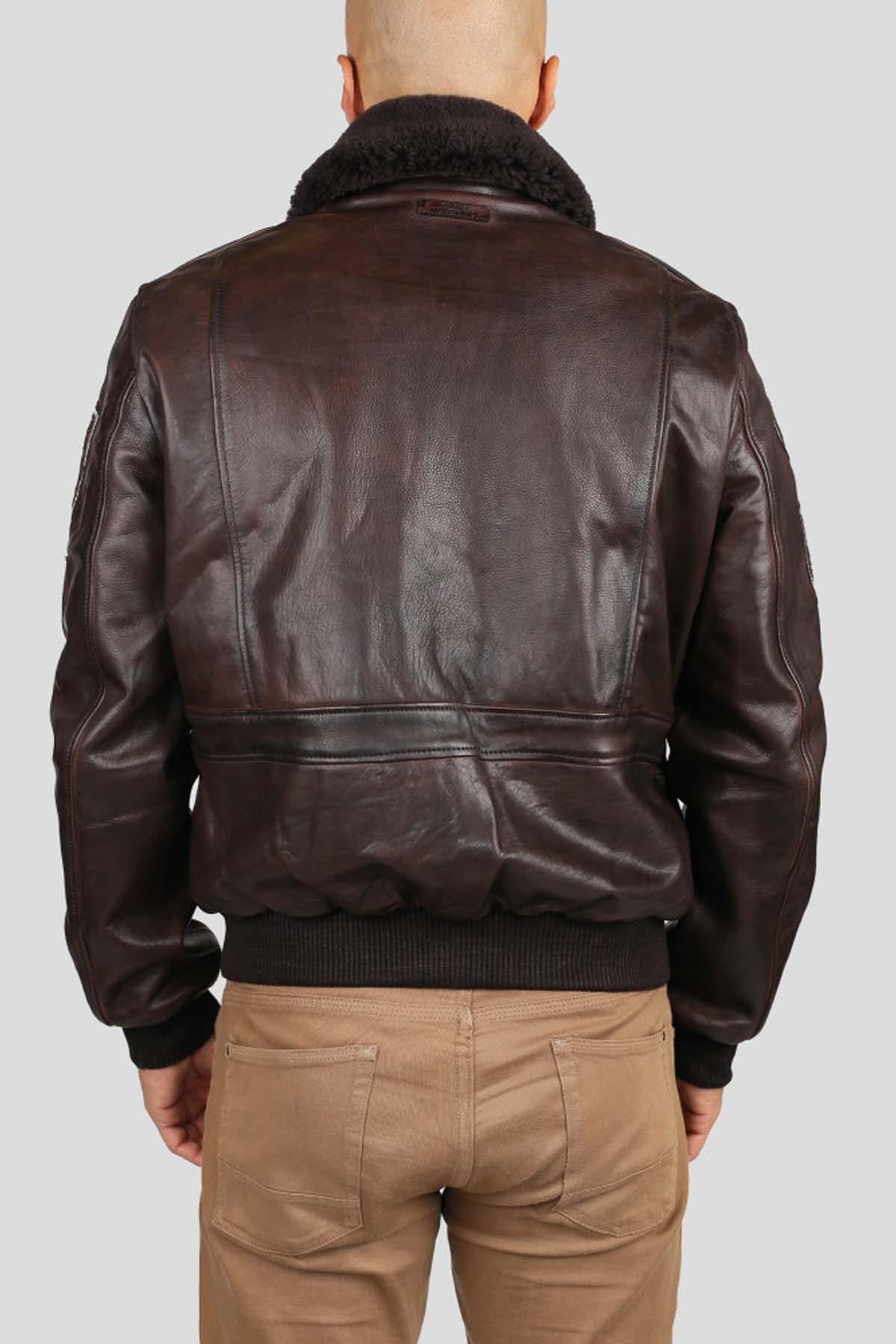 Brown cowhide aviator jacket with vintage patches and epaulettes. - Image n°3