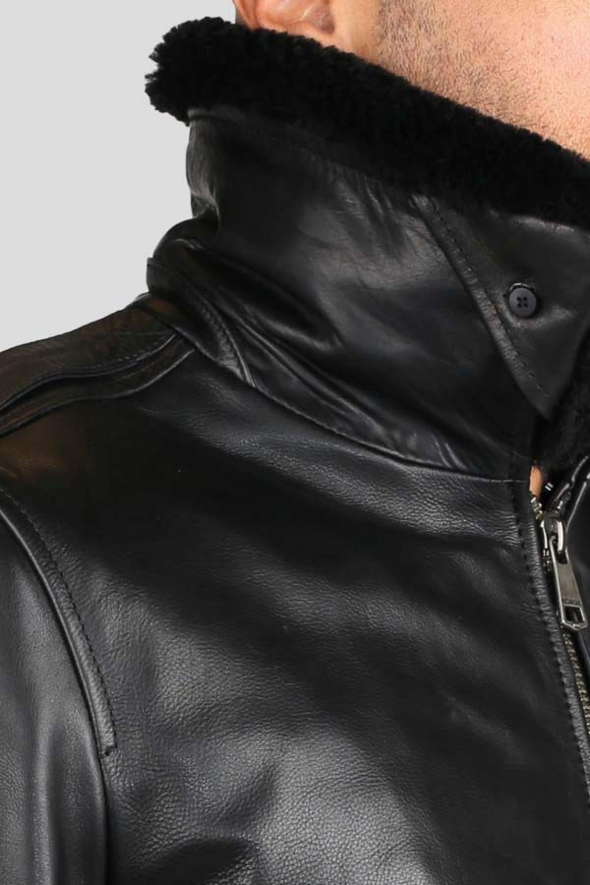 Sleek black cowhide aviator jacket with fur collar and zip closure. - Image n°6