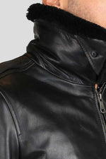 Sleek black cowhide aviator jacket with fur collar and zip closure. - Image n°6