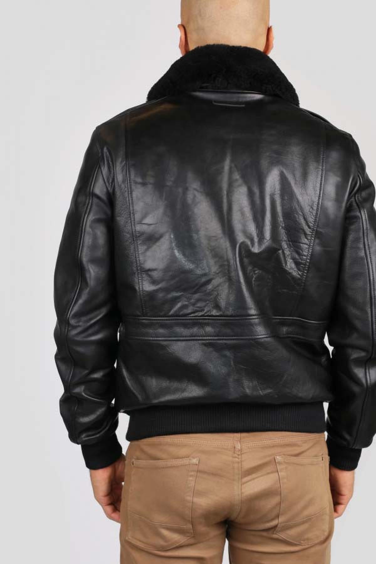 Sleek black cowhide aviator jacket with fur collar and zip closure. - Image n°2
