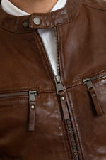 Mid-brown leather jacket with a motard collar and a snug, aged fit. - Image n°4