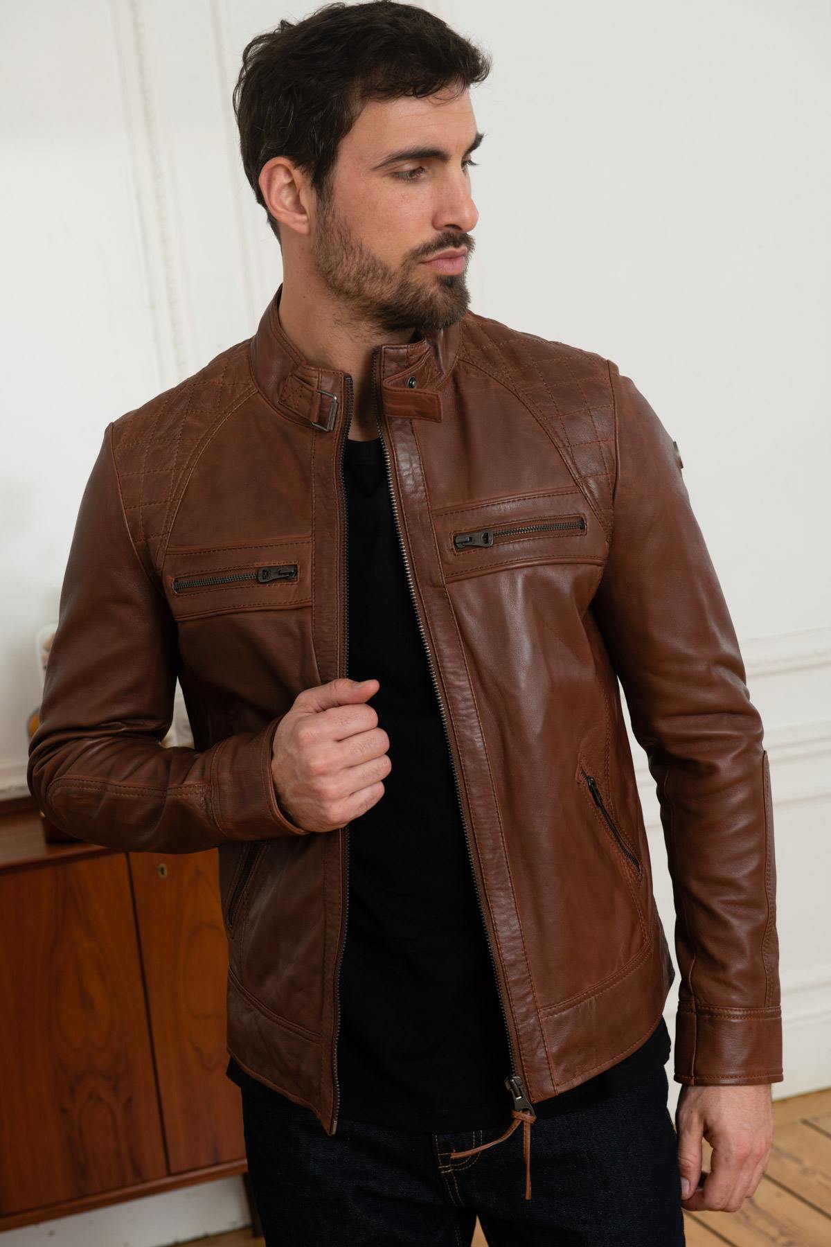 Rich cognac leather jacket, slim fit with quilted detailing for style. - Image n°4