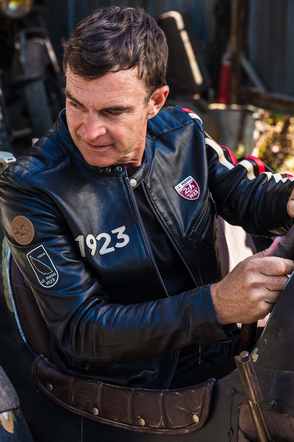 Sheep leather jacket in glossy black, biker collar, motorsport legacy. - Image n°10