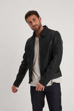 Washed lambskin jacket, slim fit, shirt collar-retro yet versatile. - Image n°3
