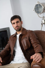 Slim-fit sheepskin jacket in rich brown, shirt collar, aged finish. - Image n°8