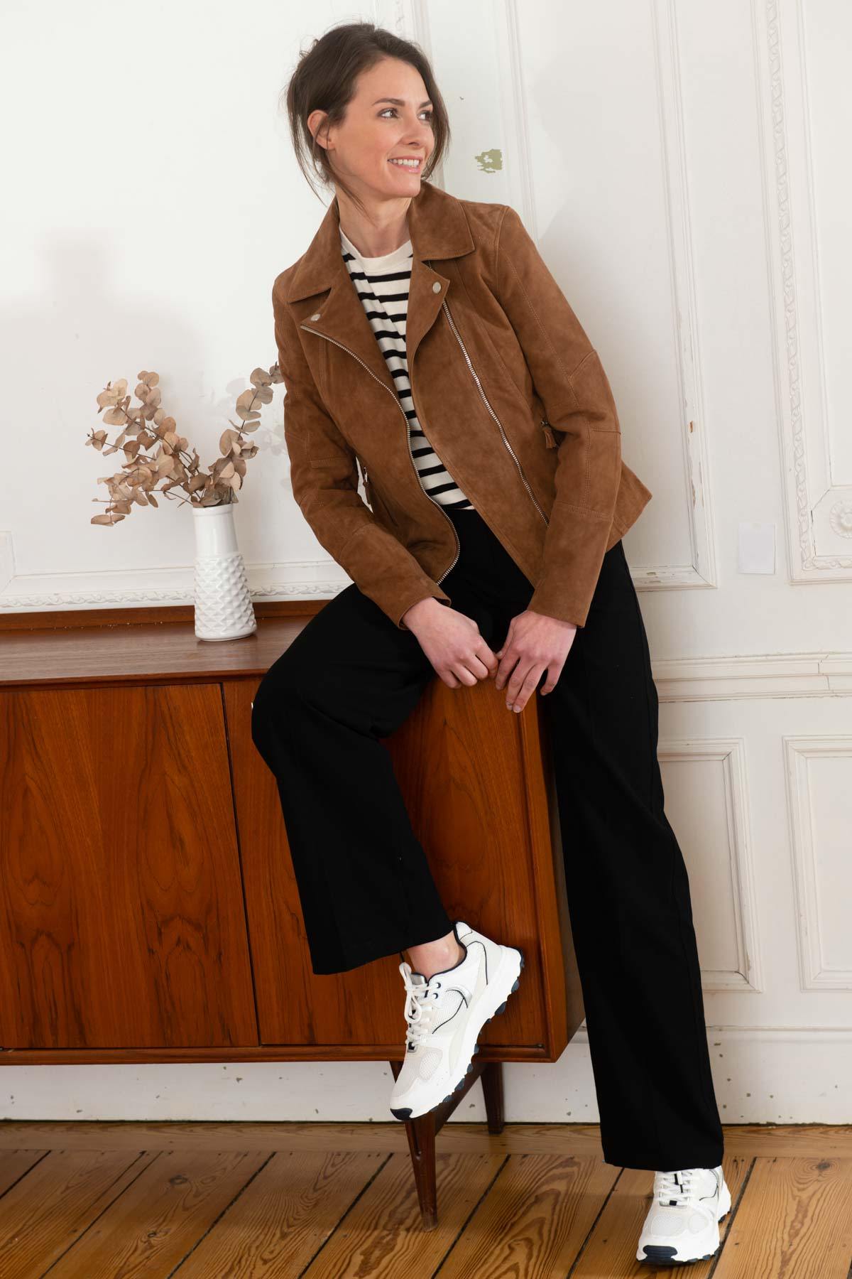 A light brown nubuck suede jacket, slimfit and timelessly stylish. - Image n°2