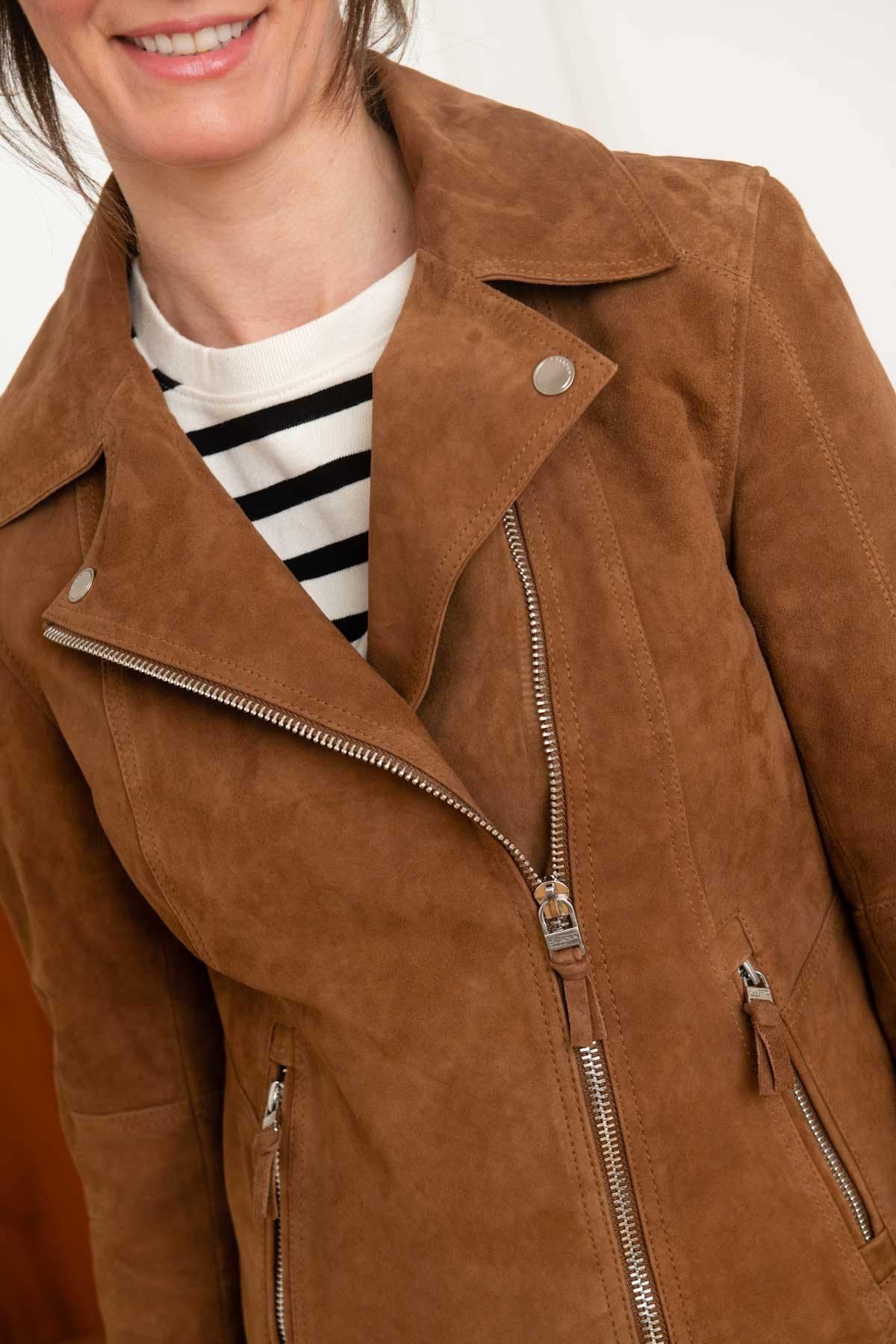 A light brown nubuck suede jacket, slimfit and timelessly stylish. - Image n°6