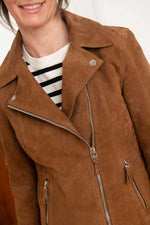 A light brown nubuck suede jacket, slimfit and timelessly stylish. - Image n°6