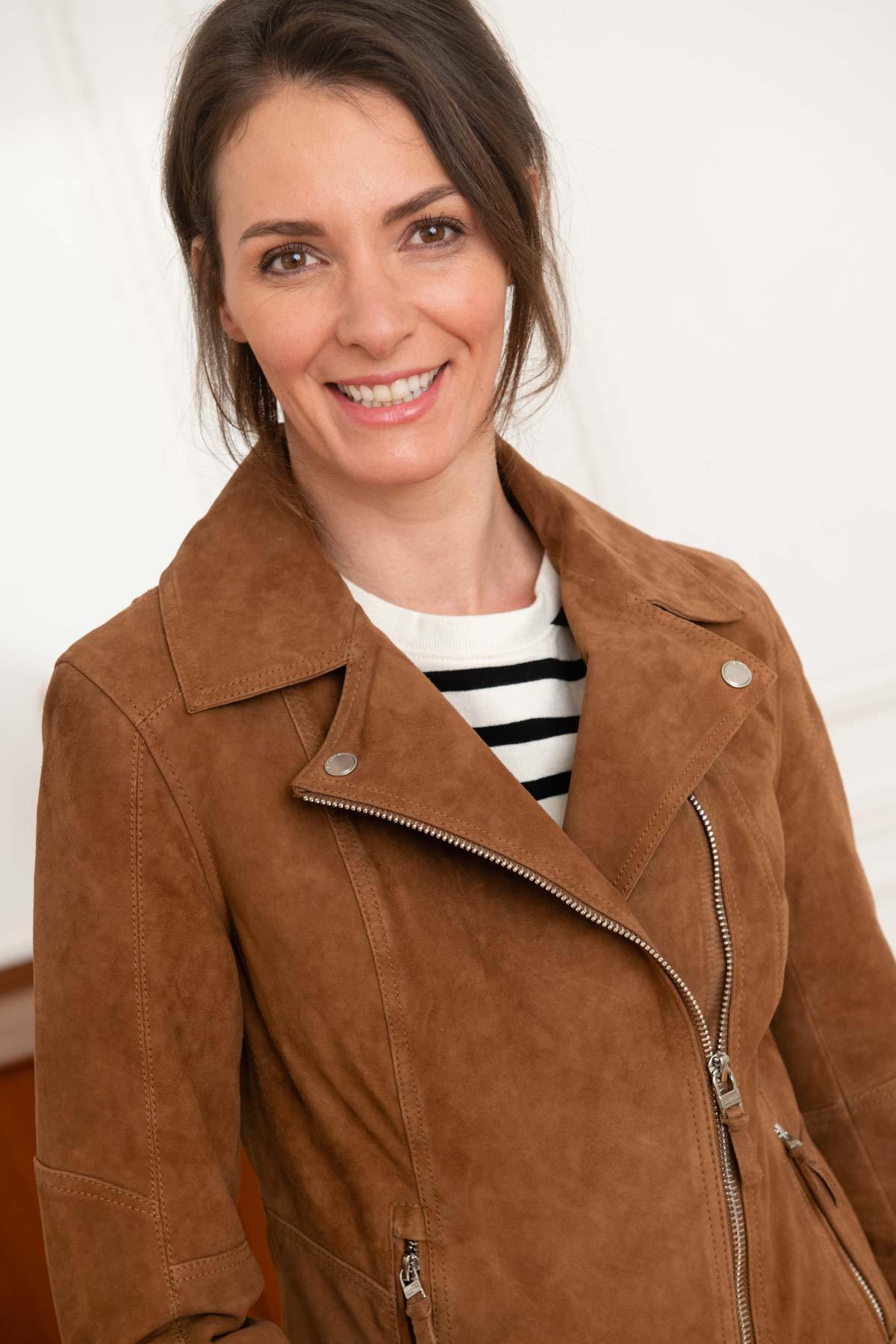 A light brown nubuck suede jacket, slimfit and timelessly stylish. - Image n°7