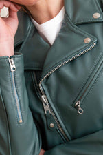 The LCW1601D STORM: Schott's teal lambskin perfecto, slim and iconic. - Image n°8