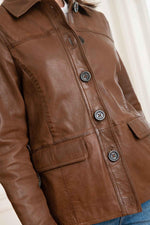 Soft tan shearling in a mid-length cut, perfect for versatile styling. - Image n°8