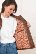 Soft tan shearling in a mid-length cut, perfect for versatile styling. - Image n°4
