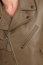 Schott's khaki lambskin Perfecto-slim, matte, and timeless for her. - Image n°10