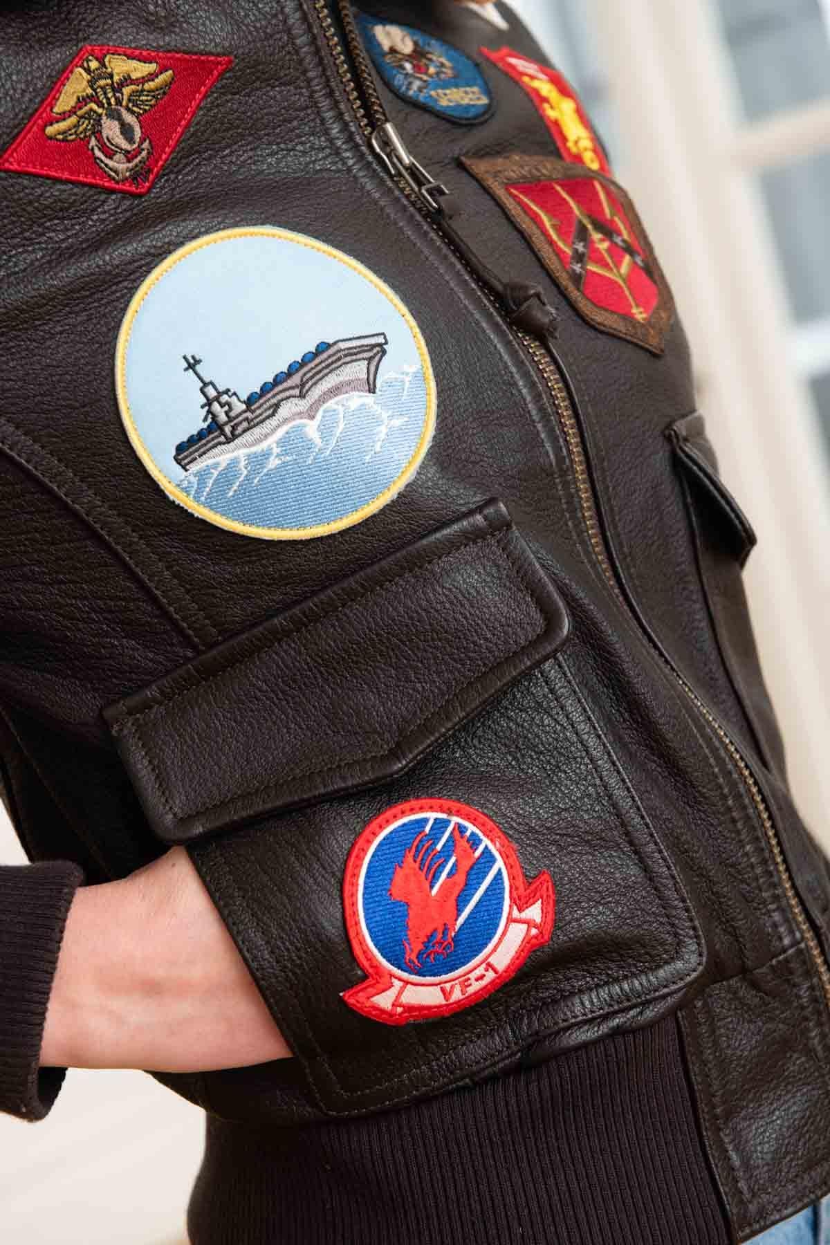 Top Gun maroon goatskin jacket: 17 patches, removable faux-fur collar. - Image n°10