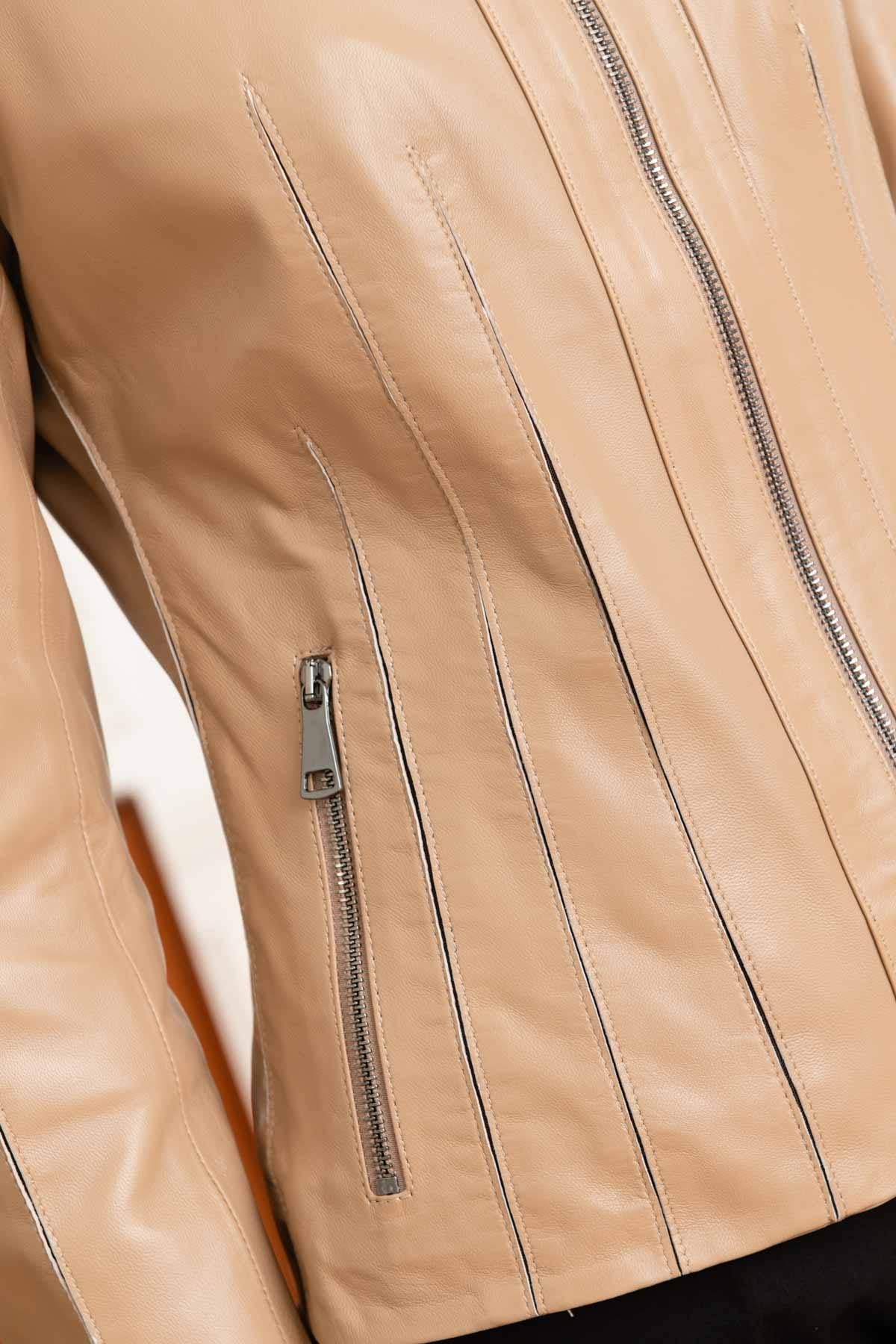 Beige pearl lambskin jacket: soft, relaxed, and effortlessly stylish. - Image n°7