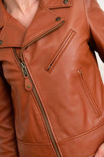 Schott's LCW1601D Cognac: lambskin Perfecto, slim-fit and timeless. - Image n°7