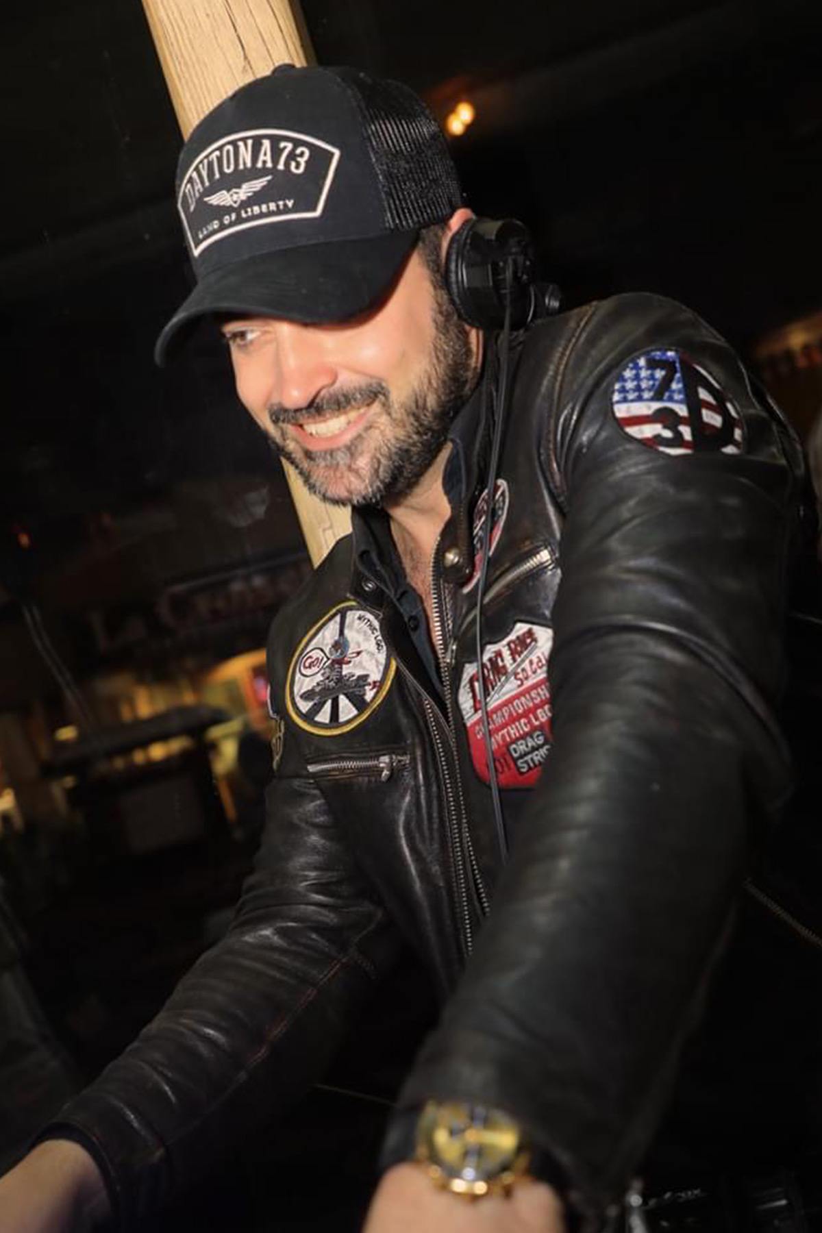 Daytona's black lambskin jacket: seven patches, removable collar. - Image n°9