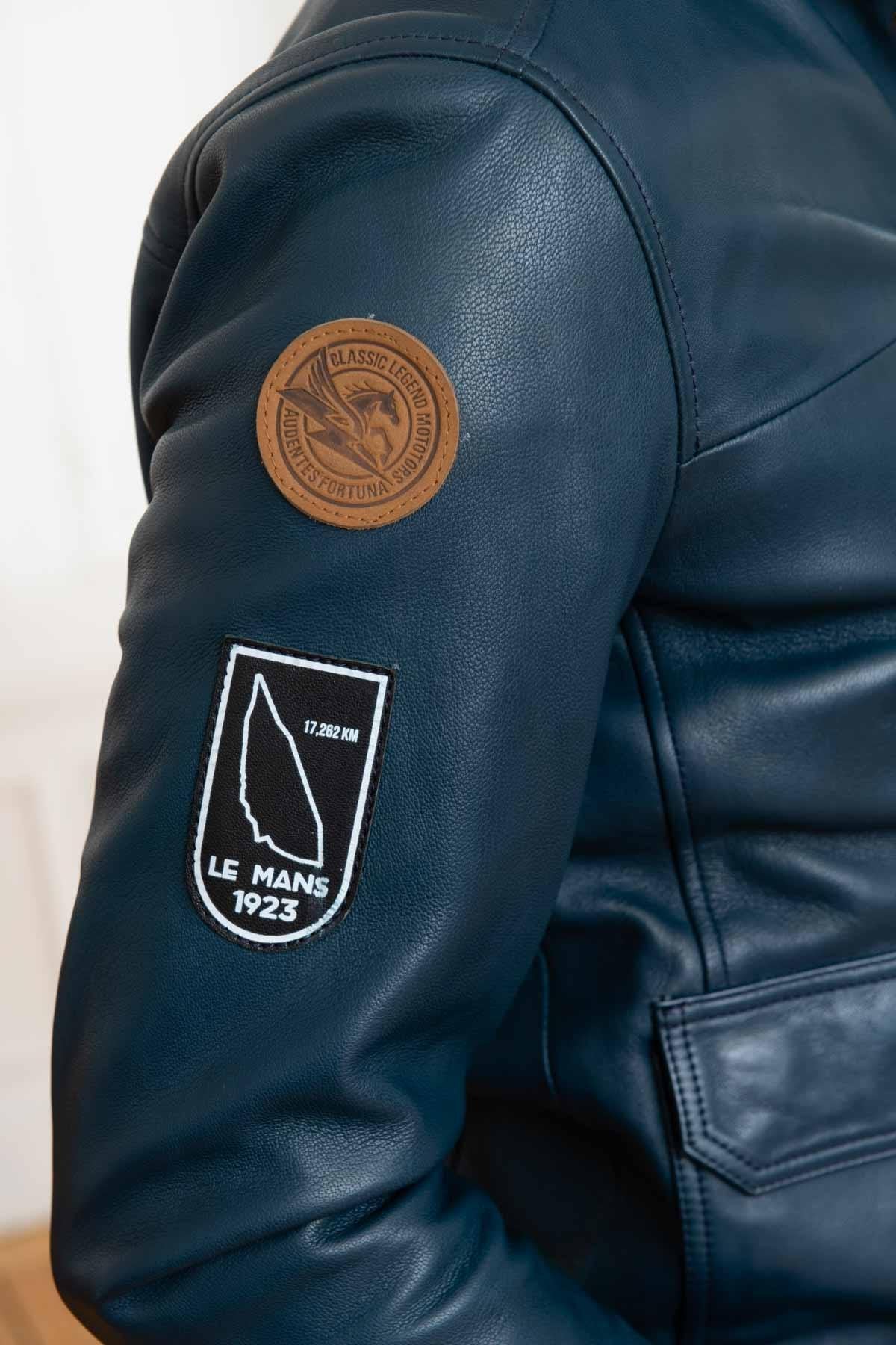 Glossy navy sheepskin, sporty and refined for all seasons. - Image n°9