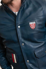 Glossy navy sheepskin, sporty and refined for all seasons. - Image n°8
