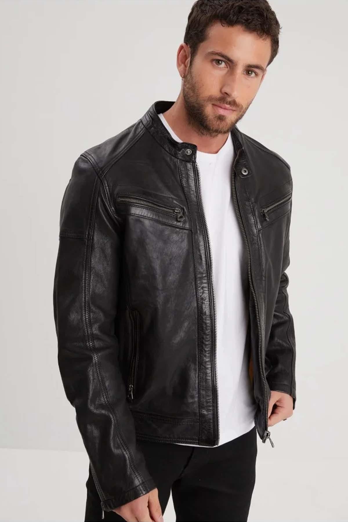 Slimfit lambskin jacket in glossy black. Moto collar, detachable hood. - Image n°4