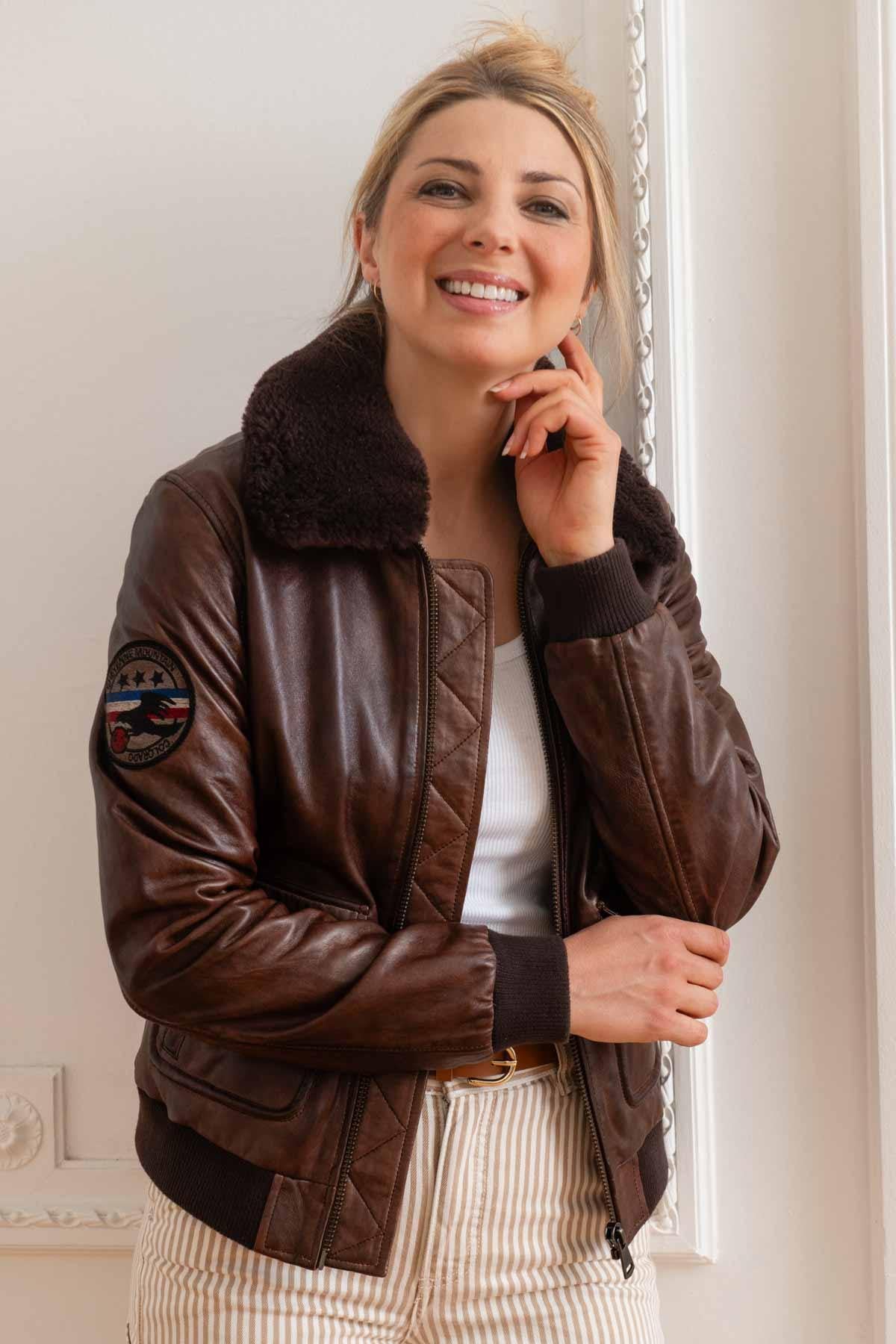 Aviator-inspired sheepskin jacket with detachable fur collar. - Image n°1