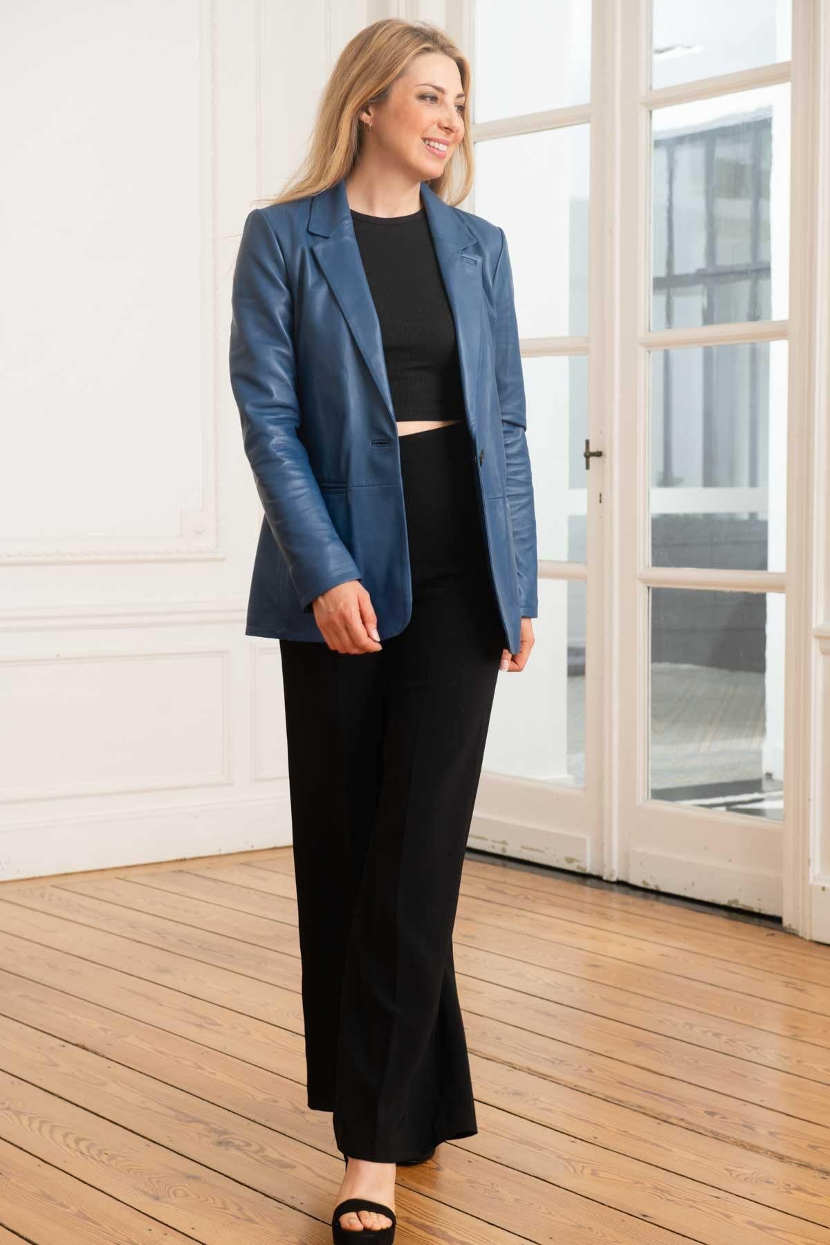 Deep indigo sheepskin blazer: sleek, versatile, and timelessly chic. - Image n°3