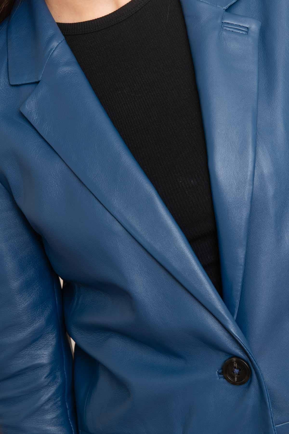 Deep indigo sheepskin blazer: sleek, versatile, and timelessly chic. - Image n°6