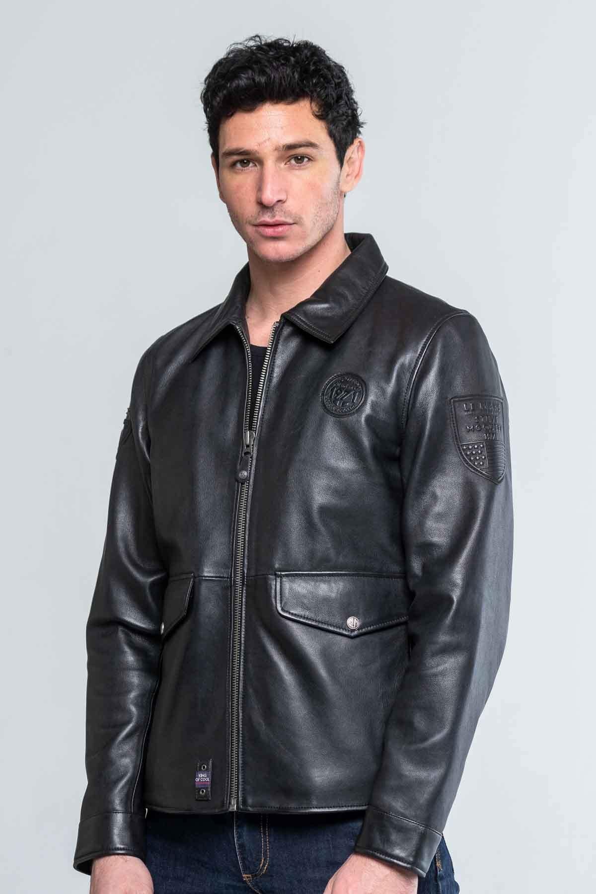 Minimalist sheepskin jacket, glossy-Steve McQueen's effortless style. - Image n°4