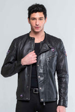 McQueen's 1971 Le Mans jacket: black lambsheep leather, biker collar. - Image n°2