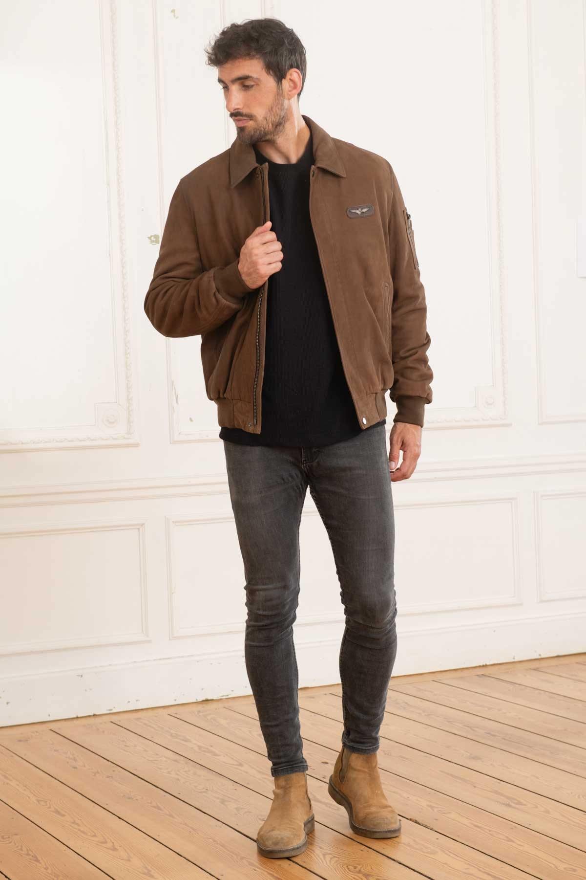 A suede sheepskin bomber in chocolate, cut for year-round versatility. - Image n°2