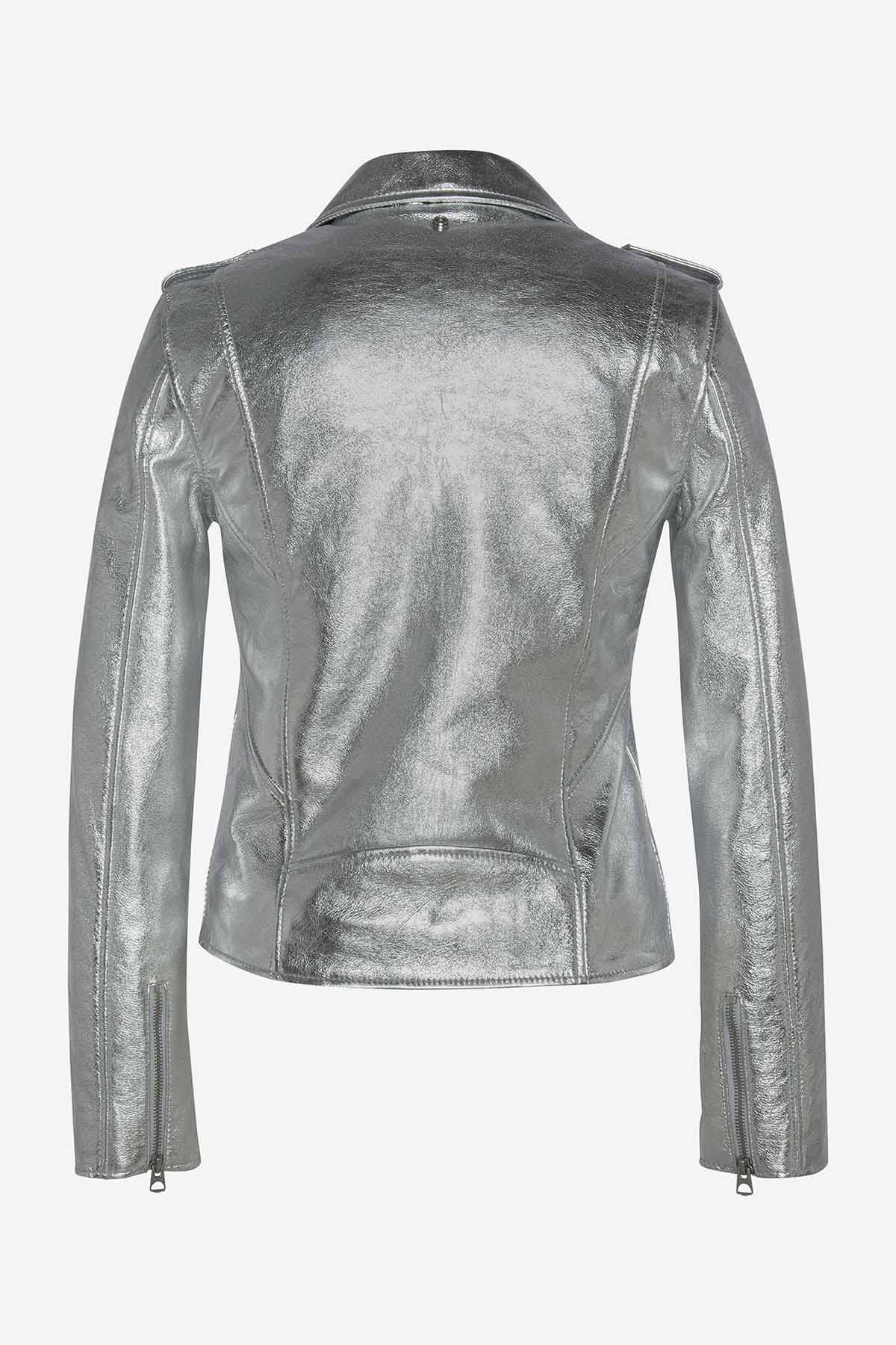 Schott's silver lambskin Perfecto: slim, bold, and timelessly rock. - Image n°2
