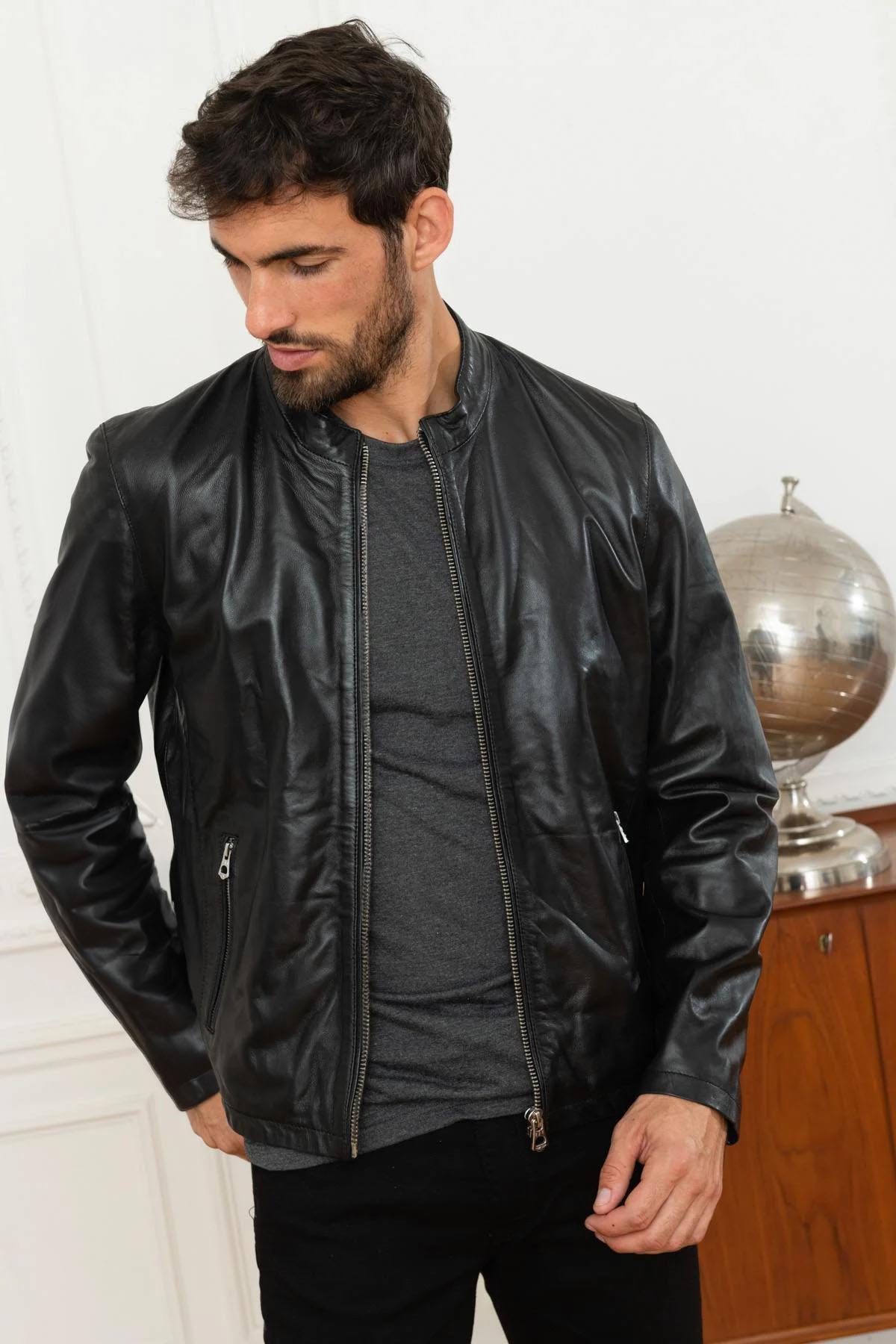 Black lambskin jacket, lightweight and sleek. Adjustable zip sleeves. - Image n°1