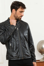 Black lambskin jacket, lightweight and sleek. Adjustable zip sleeves. - Image n°6