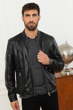 Black lambskin jacket, lightweight and sleek. Adjustable zip sleeves. - Image n°7