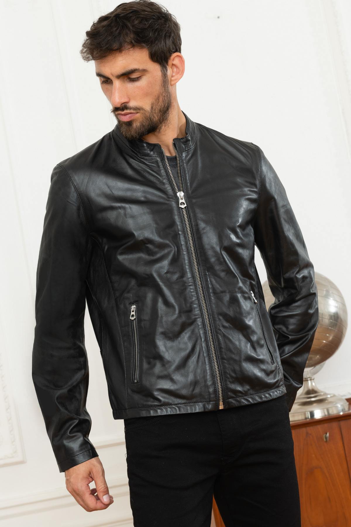 Black lambskin jacket, lightweight and sleek. Adjustable zip sleeves. - Image n°8